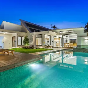 https://luxury-style-entertainment-noosa-sound.queenslandhotels.net